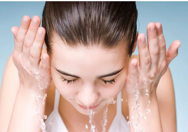 girl cleansing her face